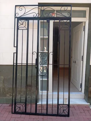 Reja de seguridad para puerta