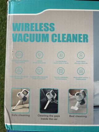 Aspiradora de mano negra y dorada