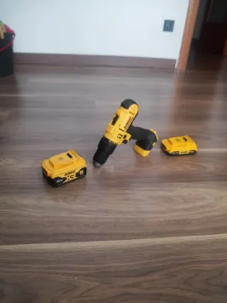 Taladro Atornillador Dewalt + Baterías y Cargador