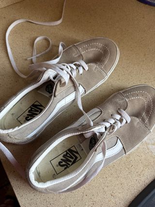 Zapatillas Vans Beige y Blancas