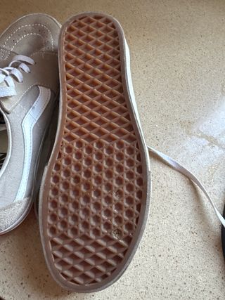 Zapatillas Vans Beige y Blancas
