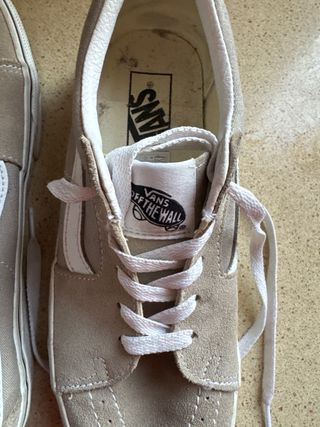 Zapatillas Vans Beige y Blancas
