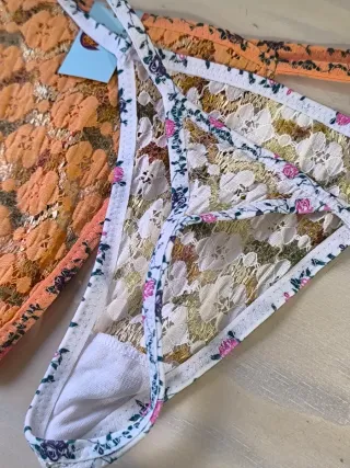 Tangas florales de encaje