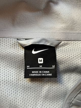 Chaqueta Impermeable Nike FCB Plata