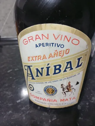 Botellas antiguas: Ron, Vino, Ginebra