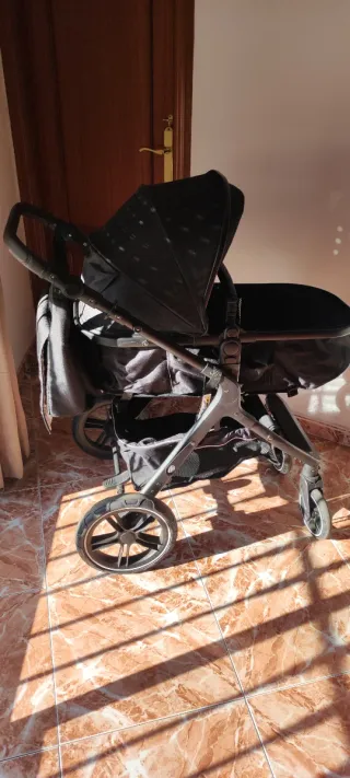 Carro de bebé negro