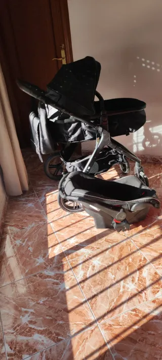 Carro de bebé negro