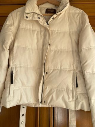 Plumas con cinturón beige