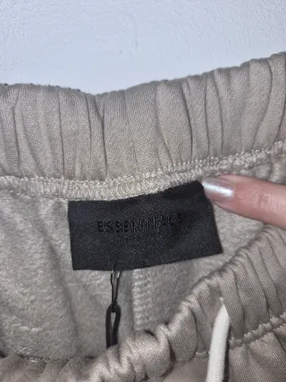 Chándal Essentials pantalón talla L sudadera XXL