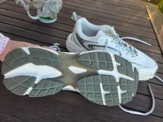 Zapatillas Lacoste Blancas y Grises