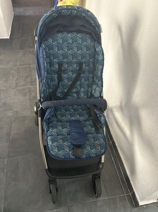 Carro de paseo azul con estampado prenatal