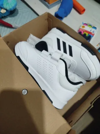 Tenis Adidas Blancos Velcro número 31