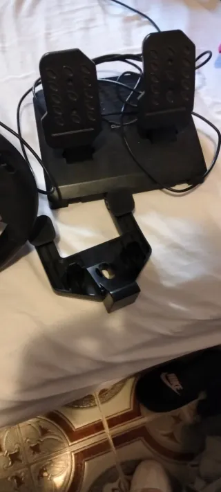 Consola PS4 1tb Slim + Volante Gaming