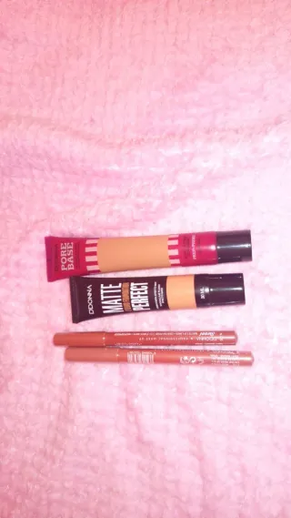 Pack 4 Maquillaje D'DONNA Base y Lápices labios