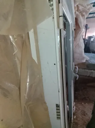 Ventanas de aluminio con compacto sin cristales