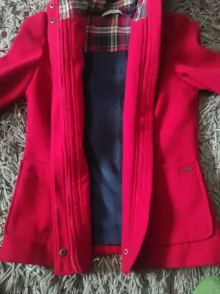 Abrigo trenca niña rojo con capucha pelo