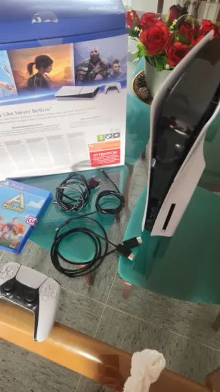 Consola PS5 + Mando + Cables + Juego
