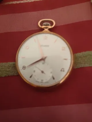 Reloj de bolsillo antiguo dorado
