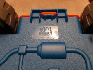 Coche encajable con figuras animales
