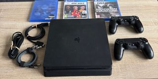 PS4 Slim 500GB Negra + 2 Mandos + Juegos