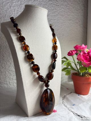 Collar de ámbar con colgante grande
