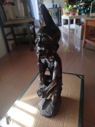Figura de madera maciza de ébano