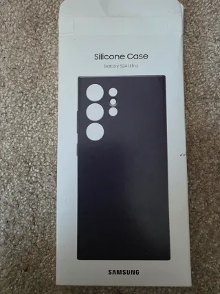 Se venden fundas para movil Samsung S24 Ultra.