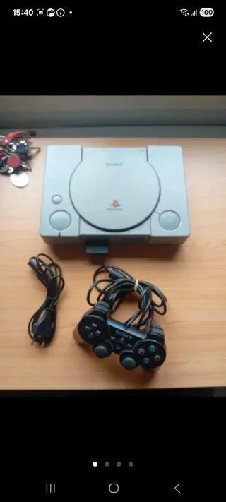 Consola Sony PSX con mandos y cables