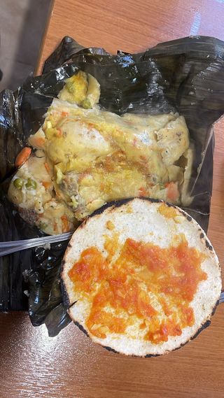 Tamales Colombianos Carnudos en hoja de platano.