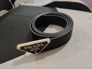 Cintura Prada Nera Fibbia Triangolare Oro
