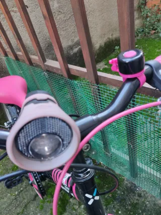 Bicicleta infantil 6-9 años, rosa y negra.