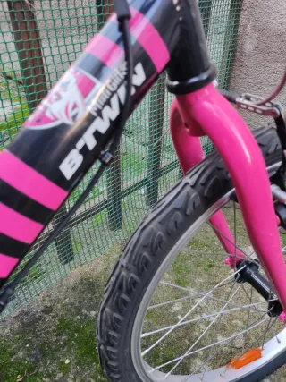 Bicicleta infantil 6-9 años, rosa y negra.