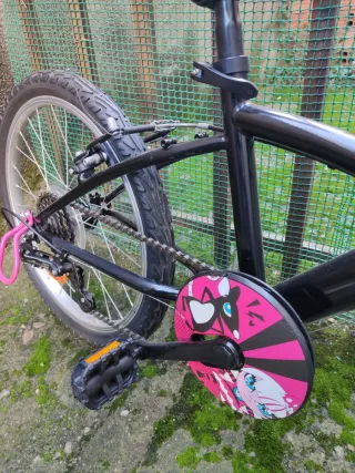 Bicicleta infantil 6-9 años, rosa y negra.