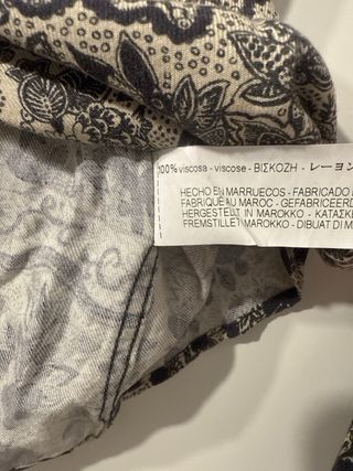 Camisa estampada floral beige y negra