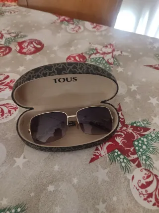 Gafas de sol Tous doradas.