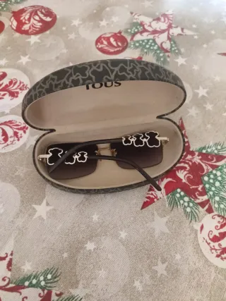 Gafas de sol Tous doradas.