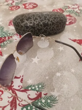 Gafas de sol Tous doradas.