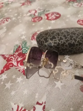 Gafas de sol Tous doradas.