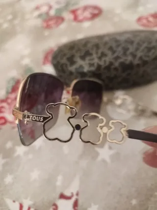 Gafas de sol Tous doradas.