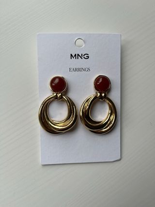 Pendientes aro dorados con piedra granate