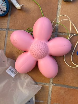 Lámpara flor rosa de plástico