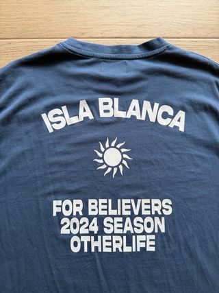 Camiseta cropped estampada azul