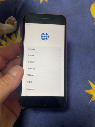 2 iPhone: 8 64GB e SE 128GB