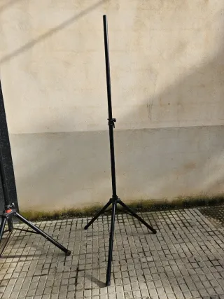 Trípodes para altavoces negros