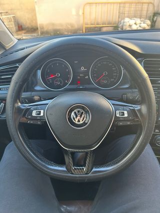 Volkswagen Golf 7 FULL-EQUIP