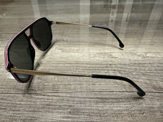 Gafas de sol Carrera negras y doradas