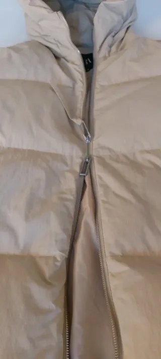 Abrigo plumífero beige