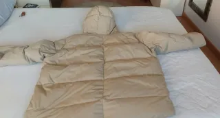 Abrigo plumífero beige