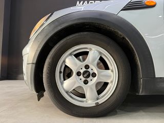 MINI COOPER D 109cv Automático