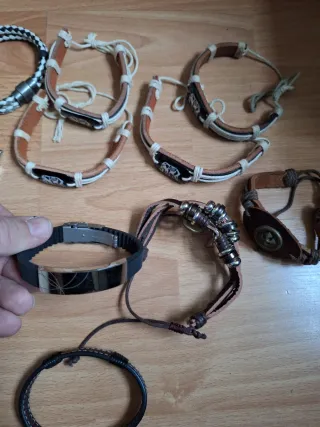 Pulseras de cuero y plata